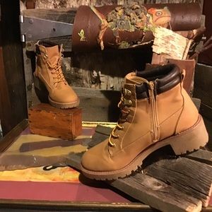 Women’s Rampage Mabry boots 8.5M